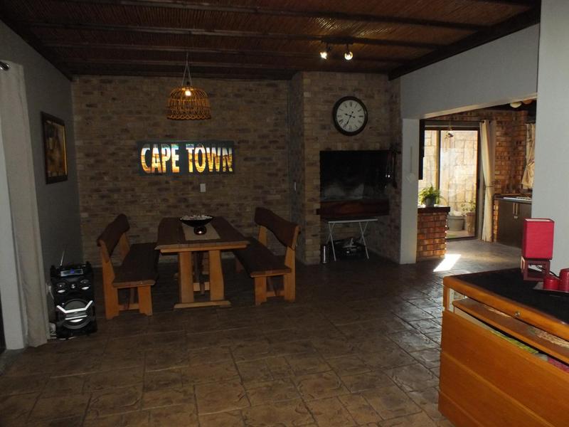 4 Bedroom Property for Sale in Ferndale Western Cape
